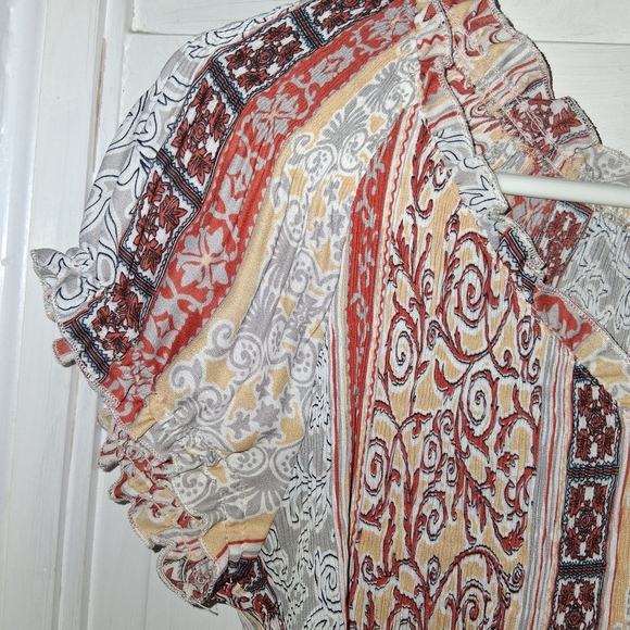 Melissa Paige Red and Cream Patterned Blouse - Picture 4 of 4